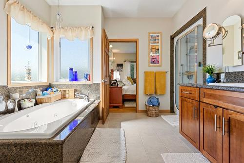 1108 Westridge Street, Creston, BC - Indoor Photo Showing Bathroom