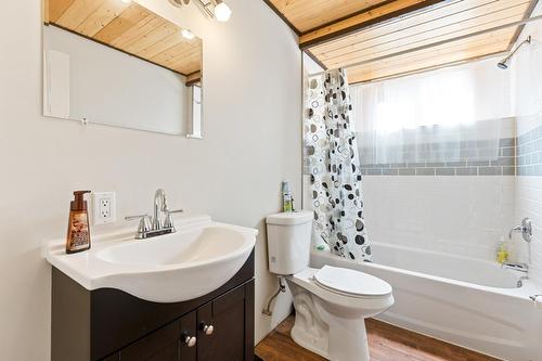 1108 Westridge Street, Creston, BC - Indoor Photo Showing Bathroom