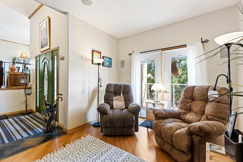 1108 Westridge Street, Creston, BC - Indoor Photo Showing Living Room