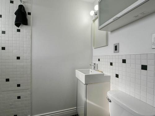 Salle de bains - 895 Av. Harvard, Laval (Chomedey), QC - Indoor Photo Showing Bathroom