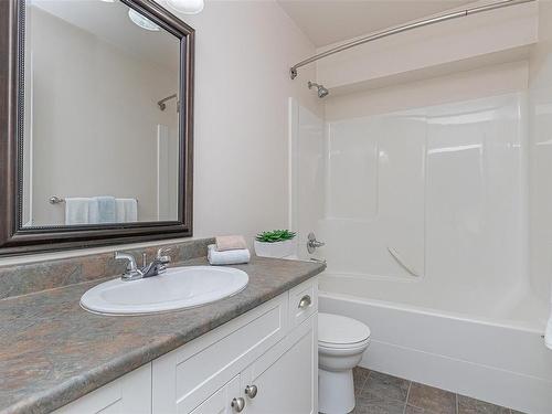 7943 Northview Dr, Crofton, BC - Indoor Photo Showing Bathroom