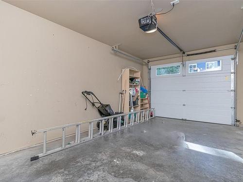 7943 Northview Dr, Crofton, BC - Indoor Photo Showing Garage