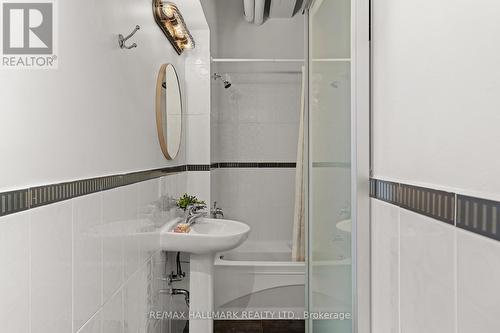 203 - 326 Carlaw Avenue, Toronto, ON - Indoor Photo Showing Bathroom