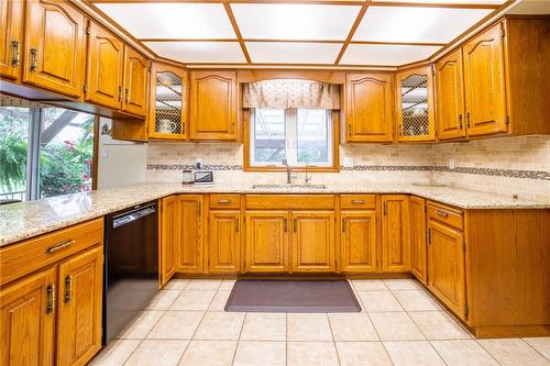 1672 Seventh Street, St. Catharines, ON - Indoor Photo Showing Kitchen