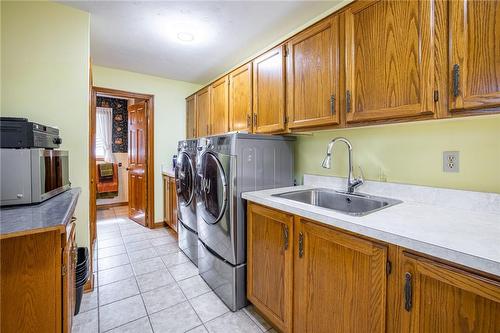 1672 Seventh Street, St. Catharines, ON - Indoor Photo Showing Laundry Room