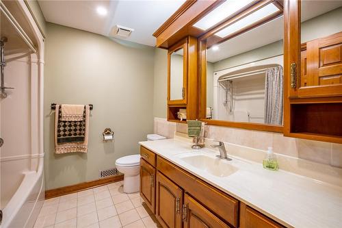 1672 Seventh Street, St. Catharines, ON - Indoor Photo Showing Bathroom