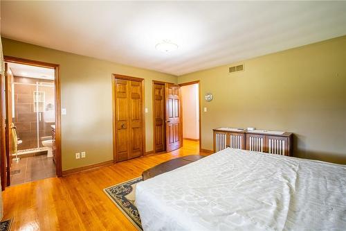 1672 Seventh Street, St. Catharines, ON - Indoor Photo Showing Bedroom