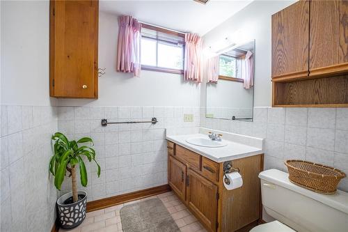 1672 Seventh Street, St. Catharines, ON - Indoor Photo Showing Bathroom