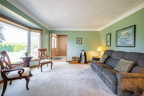 1672 Seventh Street, St. Catharines, ON - Indoor Photo Showing Living Room