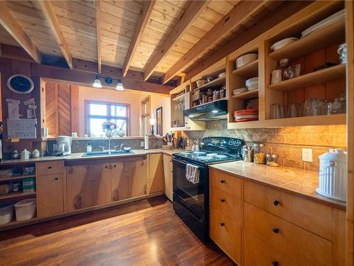 434 Meadow Valley Trail, Thetis Island, BC - Indoor Photo Showing Kitchen