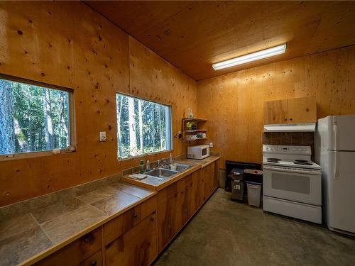 434 Meadow Valley Trail, Thetis Island, BC - Indoor Photo Showing Kitchen With Double Sink