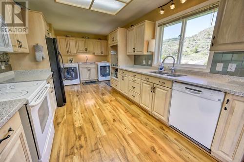 3808 Sawgrass Drive, Osoyoos, BC - Indoor Photo Showing Kitchen With Double Sink