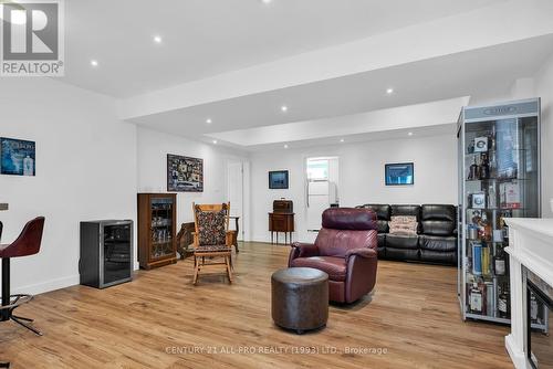 174 Sandy Bay Rd, Alnwick/Haldimand, ON - Indoor Photo Showing Living Room
