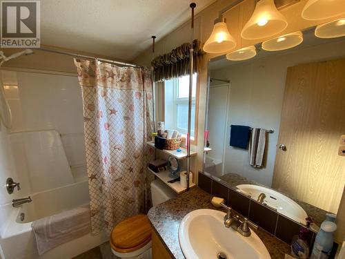 3711 212 Road, Dawson Creek, BC - Indoor Photo Showing Bathroom