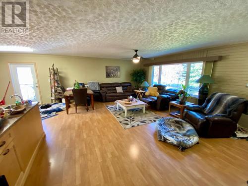 3711 212 Road, Dawson Creek, BC - Indoor Photo Showing Living Room