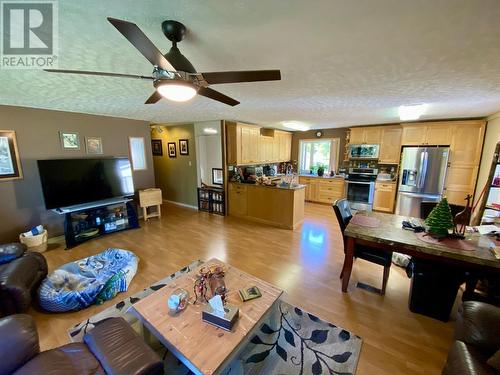 3711 212 Road, Dawson Creek, BC - Indoor Photo Showing Living Room