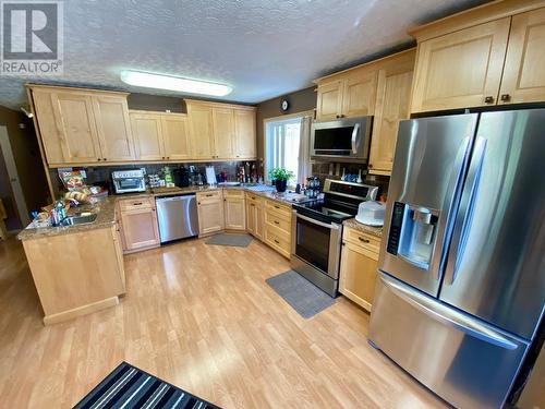 3711 212 Road, Dawson Creek, BC - Indoor Photo Showing Kitchen