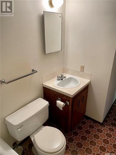 212 2Nd Street E, Nipawin, SK - Indoor Photo Showing Bathroom