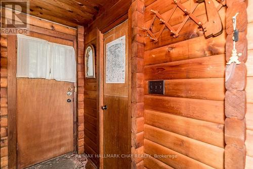 149 Eight Mile Point Rd, Oro-Medonte, ON - Indoor Photo Showing Other Room