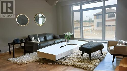 4 Del Ray Cres, Wasaga Beach, ON - Indoor Photo Showing Living Room