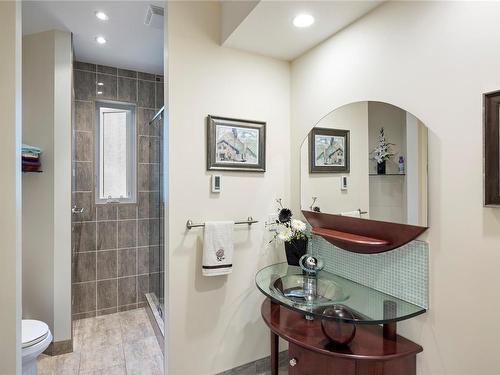 864 Gaetjen St, Parksville, BC - Indoor Photo Showing Bathroom