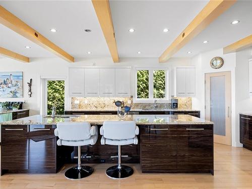 864 Gaetjen St, Parksville, BC - Indoor Photo Showing Kitchen With Upgraded Kitchen