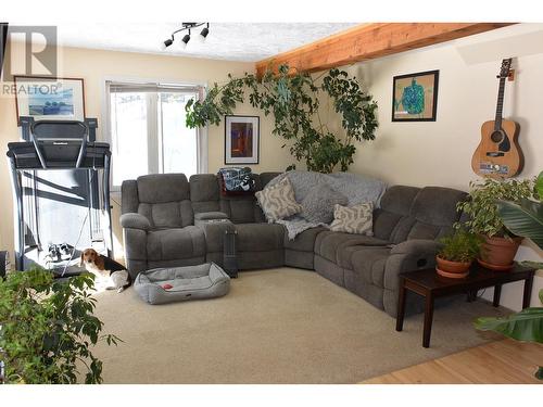 4836 Quesnel-Hydraulic Road, Quesnel, BC - Indoor Photo Showing Living Room