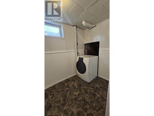 18 Gagnon Crescent, Mackenzie, BC - Indoor Photo Showing Laundry Room