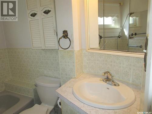 523 3Rd Avenue E, Assiniboia, SK - Indoor Photo Showing Bathroom