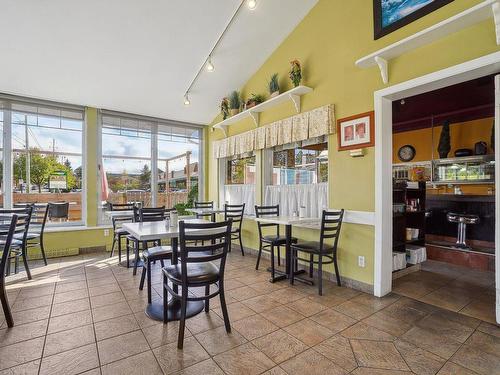 Restaurant - 1095 Rue De St-Jovite, Mont-Tremblant, QC - Indoor Photo Showing Dining Room