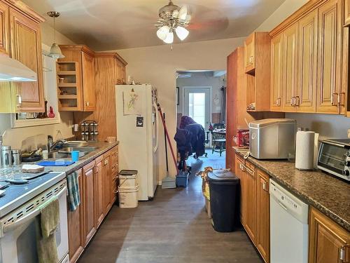 Cuisine - 14 Rue Principale S., Notre-Dame-Du-Nord, QC - Indoor Photo Showing Kitchen With Double Sink