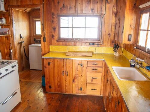 2 Whitefish Bay Island 19, Sioux Narrows, ON - Indoor Photo Showing Kitchen