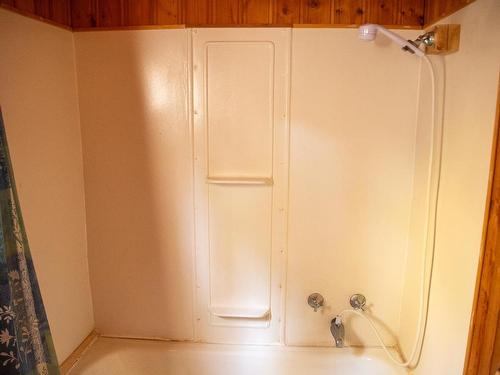2 Whitefish Bay Island 19, Sioux Narrows, ON - Indoor Photo Showing Bathroom