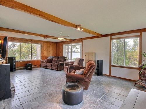 Salon - 121 Ch. Des Scouts, Val-D'Or, QC - Indoor Photo Showing Living Room