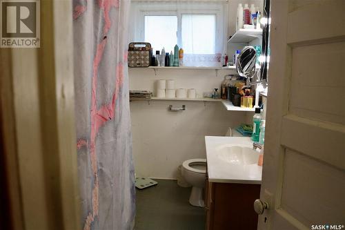 25 Burgess Street, Fleming, SK - Indoor Photo Showing Bathroom