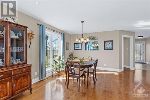 5940 Brophy Drive, Richmond, ON - Indoor Photo Showing Dining Room