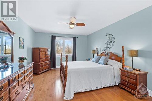 5940 Brophy Drive, Richmond, ON - Indoor Photo Showing Bedroom