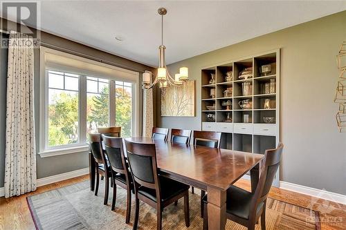 The diningroom is ready for all of your entertaining. - 375 Ridgeside Farm Drive, Kanata, ON - Indoor Photo Showing Dining Room