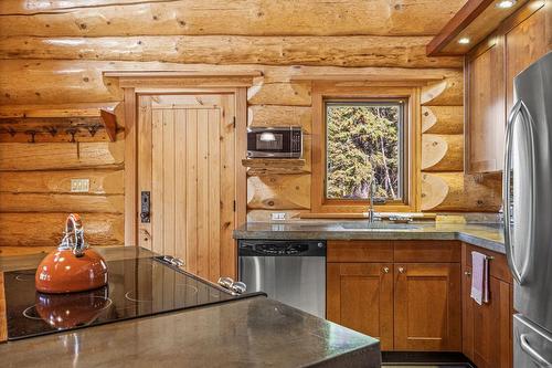 462 Ottoson Road, Golden, BC - Indoor Photo Showing Kitchen