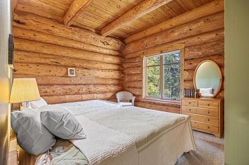 462 Ottoson Road, Golden, BC - Indoor Photo Showing Bedroom