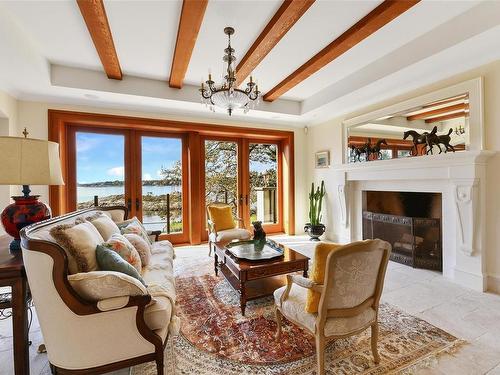 2871 Sea View Rd, Saanich, BC - Indoor Photo Showing Living Room With Fireplace