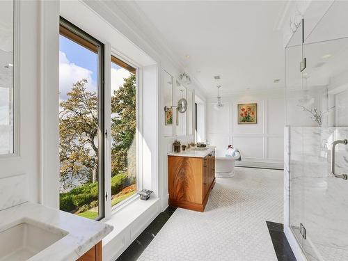 2871 Sea View Rd, Saanich, BC - Indoor Photo Showing Bathroom