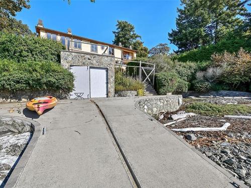 2871 Sea View Rd, Saanich, BC - Outdoor