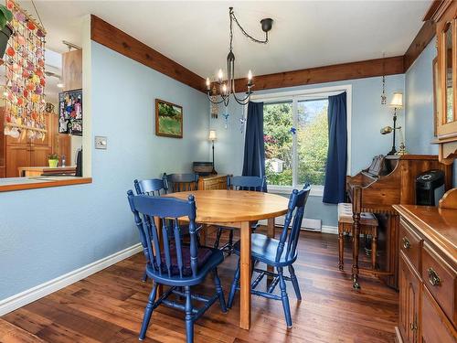 156 Lennea Pl, Campbell River, BC - Indoor Photo Showing Dining Room