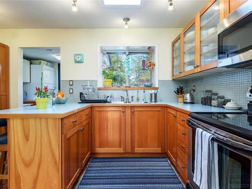 156 Lennea Pl, Campbell River, BC - Indoor Photo Showing Kitchen