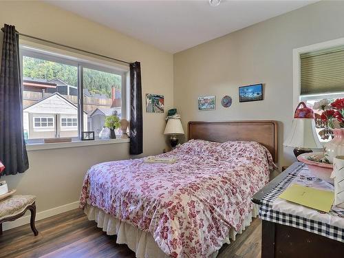 482 Mountain View Dr, Lake Cowichan, BC - Indoor Photo Showing Bedroom