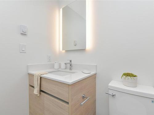 606-1097 View St, Victoria, BC - Indoor Photo Showing Bathroom