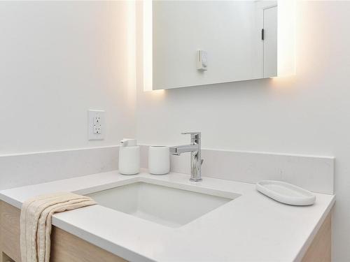 606-1097 View St, Victoria, BC - Indoor Photo Showing Bathroom