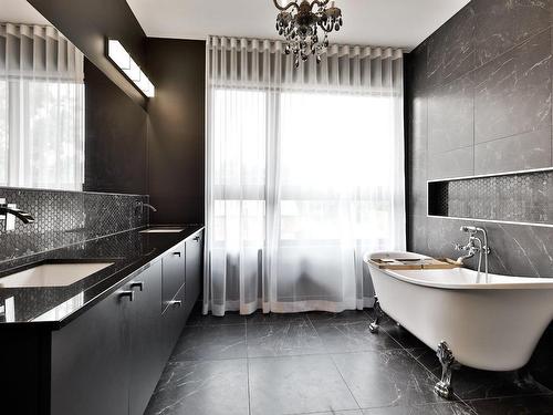 Ensuite bathroom - 3871 Rue Dugué, Longueuil (Saint-Hubert), QC - Indoor Photo Showing Bathroom