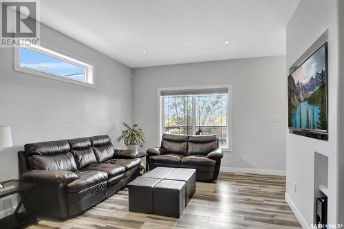 806 Grove Avenue, Saskatchewan Beach, SK - Indoor Photo Showing Living Room